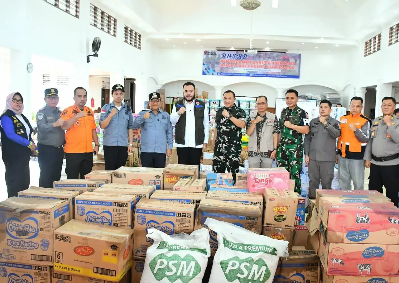 Bantuan senilai Rp480 juta tersebut diserahkan langsung oleh Wali Kota Jambi, Maulana, bersama Wakil Wali Kota Jambi, Diza Hazra Aljosha beserta Forkopimda Jambi, kepada Wali Kota Padang, Fadly Amran, di Posko Tanggap Darurat Bencana Kota Padang, Kamis (11/12/2025).