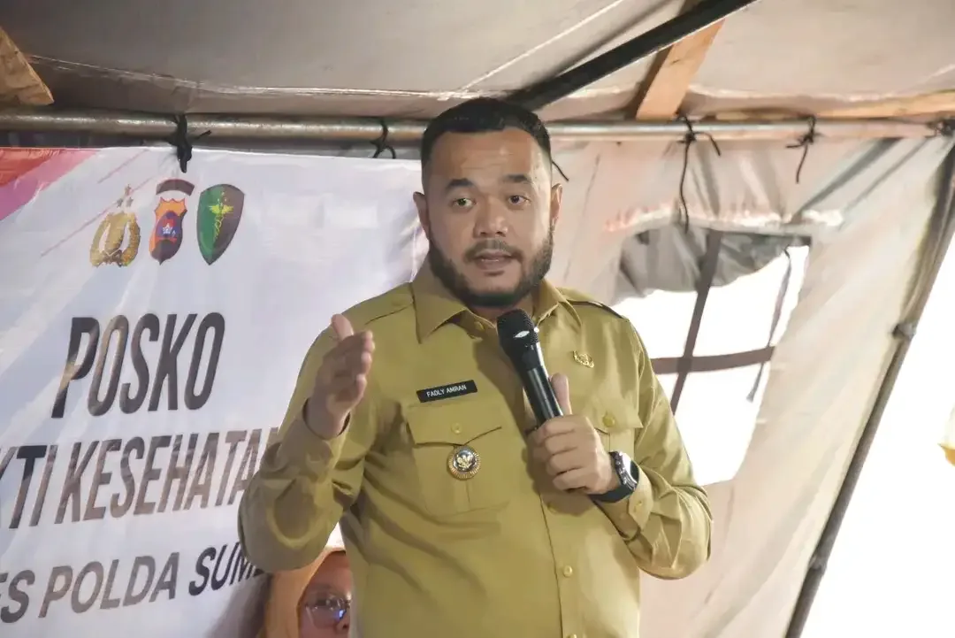 Wali Kota Padang Fadly Amran menginstruksikan seluruh perangkat daerah terkait, seperti BPBD, Satpol PP, Dinas Perhubungan, Dinas Kesehatan, dan Dinas Pemadam Kebakaran, untuk meningkatkan koordinasi dan kesiapsiagaan.
