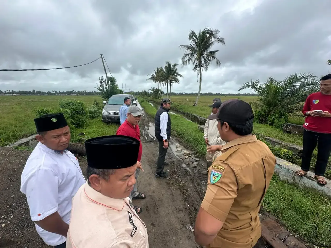 Anggota Komisi IV DPR RI Rahmat Saleh mengungkapkan keprihatinannya terhadap sejumlah proyek irigasi tersier yang belum berjalan optimal di Kecamatan Pancung Soal,, Kabupaten Pesisir Selatan.