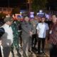 Wali Kota, Hendri Arnis bersama Wakil Wali Kota, Allex Saputra dan jajaran Forum Koordinasi Pimpinan Daerah (Forkopimda) melaksanakan patroli keamanan ke sejumlah gereja, Rabu (24/12/2025) malam.