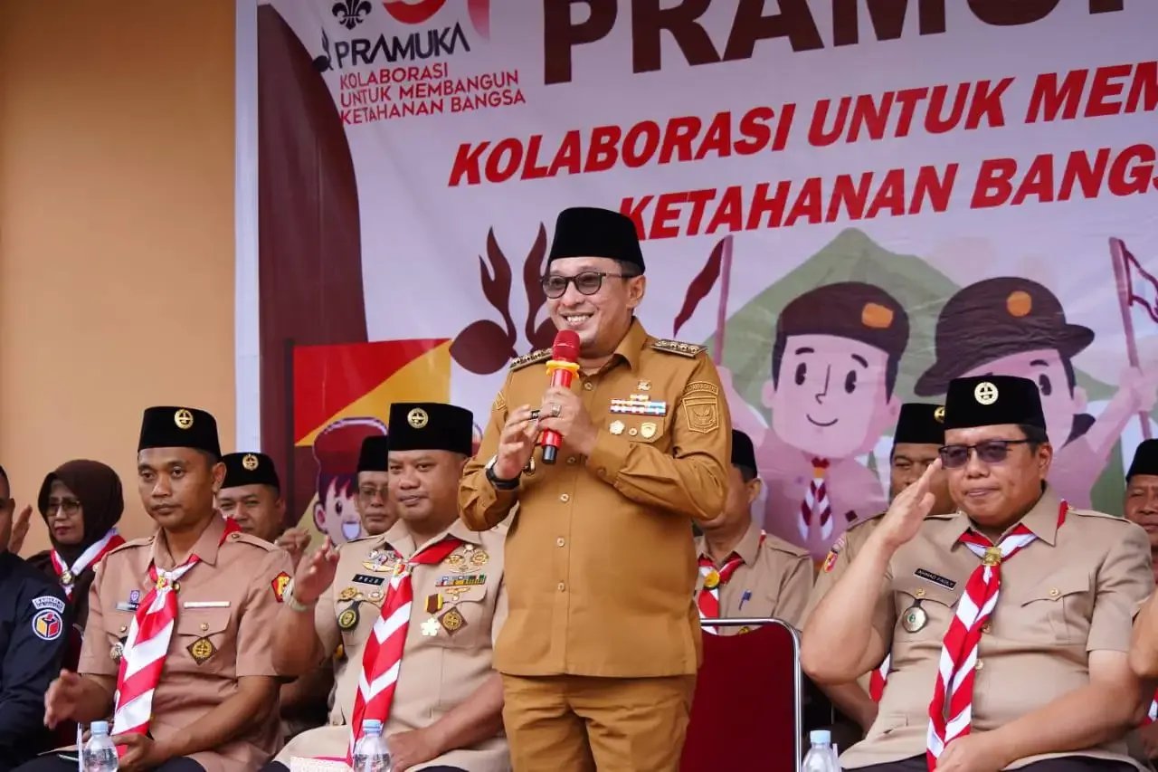 Gerakan Pramuka Kwartir Cabang (Kwarcab) 0304 Tanah Datar menggelar Hari Ulang Tahun (HUT) Pramuka ke 64 yang dilaksanakan di lapangan terbuka Sekretariat Pusdiklat setempat, Bukit Gombak, Senin (29/12/2025).