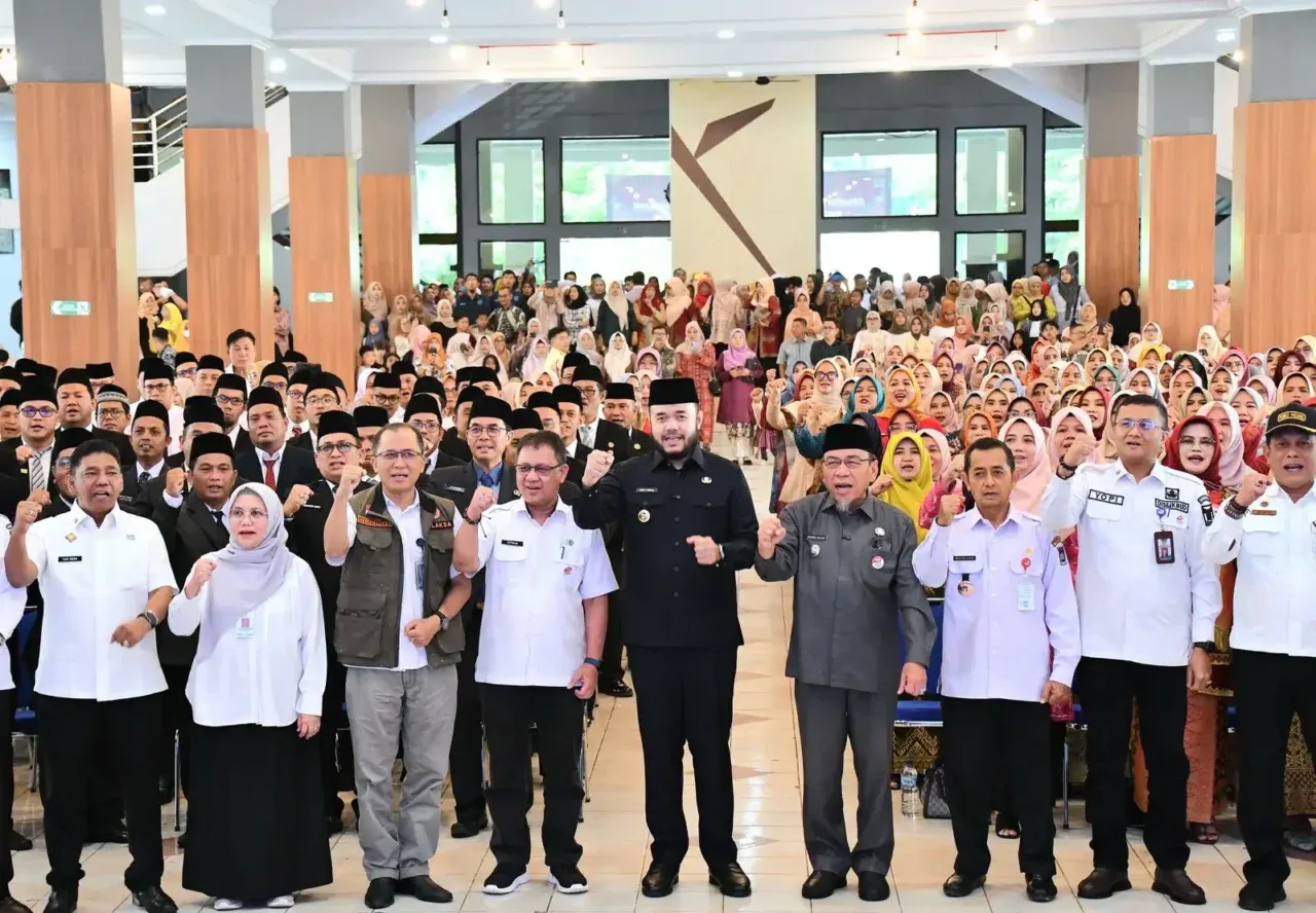 Pemerintah Kota Padang menyelenggarakan pelantikan Kepala Sekolah, Pejabat Administrator, Pengawas dan Fungsional, Rabu (31/12/25), di Gedung Bagindo Azis Chan Youth Center.