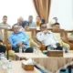Bupati Tanah Datar Eka Putra SE.MM menghadiri Rakor Mengantisipasi Momentum Natal 2025 dan Tahun Baru 2026, Larangan Kepala Daerah ke Luar Negeri dan Antisipasi Potensi Bencana Alam. Kegiatan ini berlangsung secara virtual di gedung pertemuan Indojolito Batusangkar, Kamis (11/12/2025).