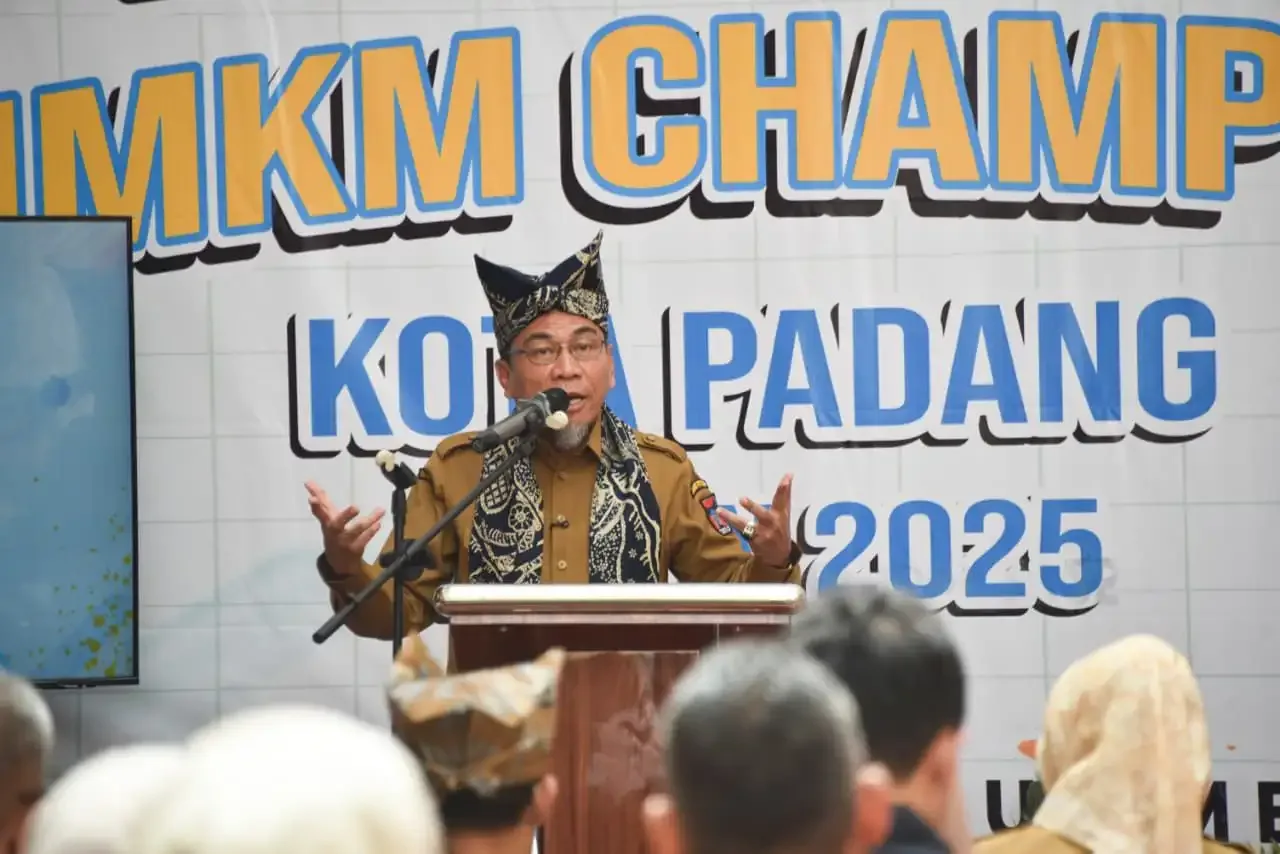 Pemerintah Kota Padang secara resmi meluncurkan UMKM Champion Kota Padang dan Rumah Wirausaha Dinas Koperasi dan UKM Kota Padang, di Komplek Sentra Rendang Kota Padang, Selasa (23/12/2025).