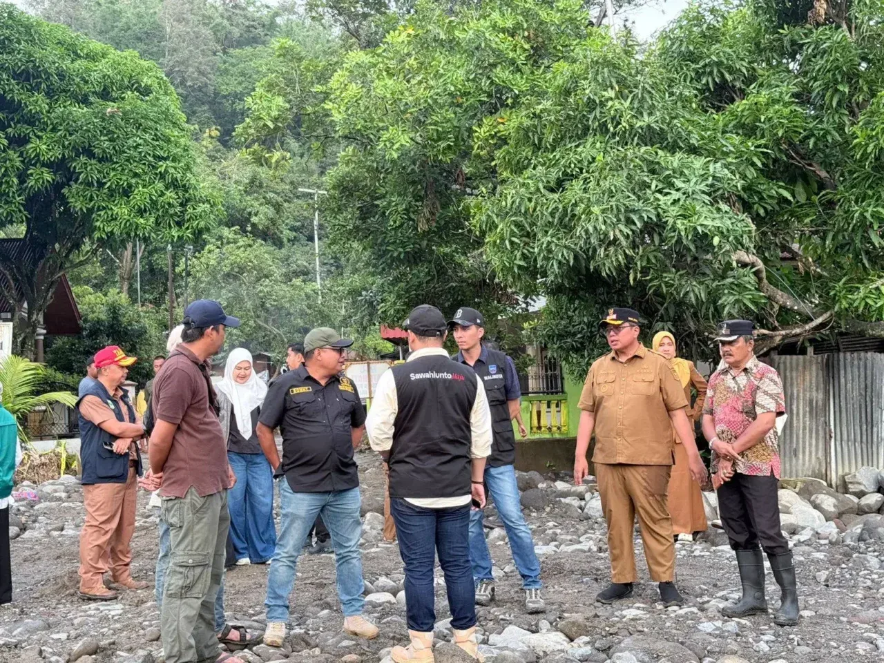 Pemerintah Kota Sawahlunto menyalurkan bantuan senilai lebih dari Rp78 juta untuk meringankan beban korban bencana alam di Kabupaten Tanah Datar.