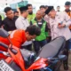 Wakil Wali Kota Padang, Maigus Nasir, memberikan apresiasi tinggi atas terselenggaranya kegiatan servis motor gratis bagi 300 pengemudi ojek online (ojol) di Kota Padang.
