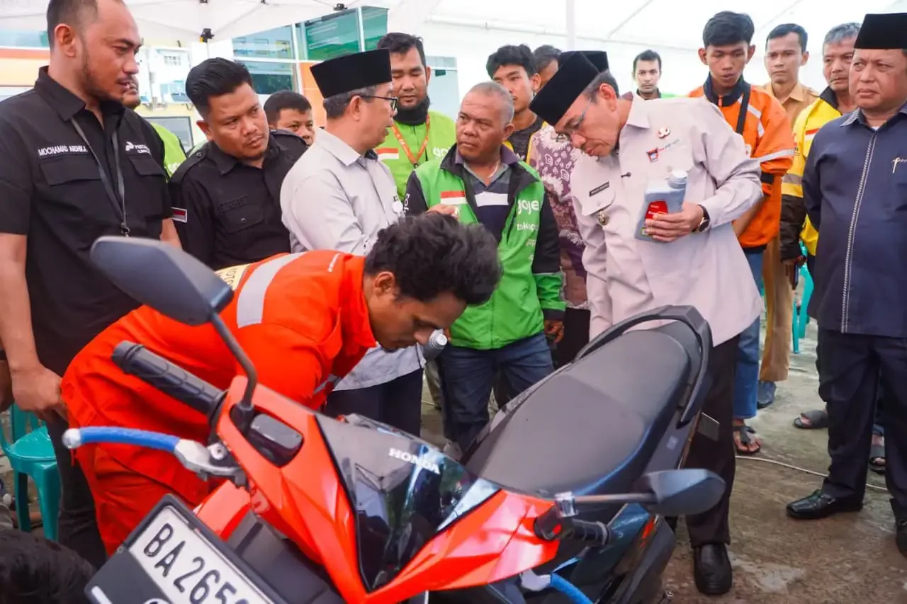 Wakil Wali Kota Padang, Maigus Nasir, memberikan apresiasi tinggi atas terselenggaranya kegiatan servis motor gratis bagi 300 pengemudi ojek online (ojol) di Kota Padang.
