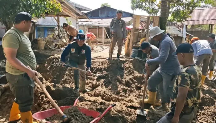 Sudah 24 Hari, Pemulihan Pasca-Banjir Padang Terkendala Lumpur Mengera