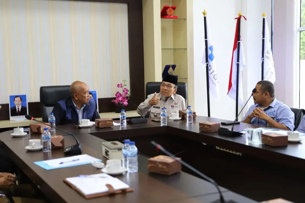 Pemerintah Kota Padang terus berupaya mencari solusi bagi ratusan siswa Sekolah Dasar Negeri (SDN) 49 Batang Kabung, Kelurahan Batang Kabung Ganting, Kecamatan Koto Tangah, yang kehilangan ruang belajar akibat bencana hidrometeorologi pada akhir November lalu.