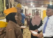 Wawako Solok Serahkan Bingkisan Kepada 17 Orang Veteran