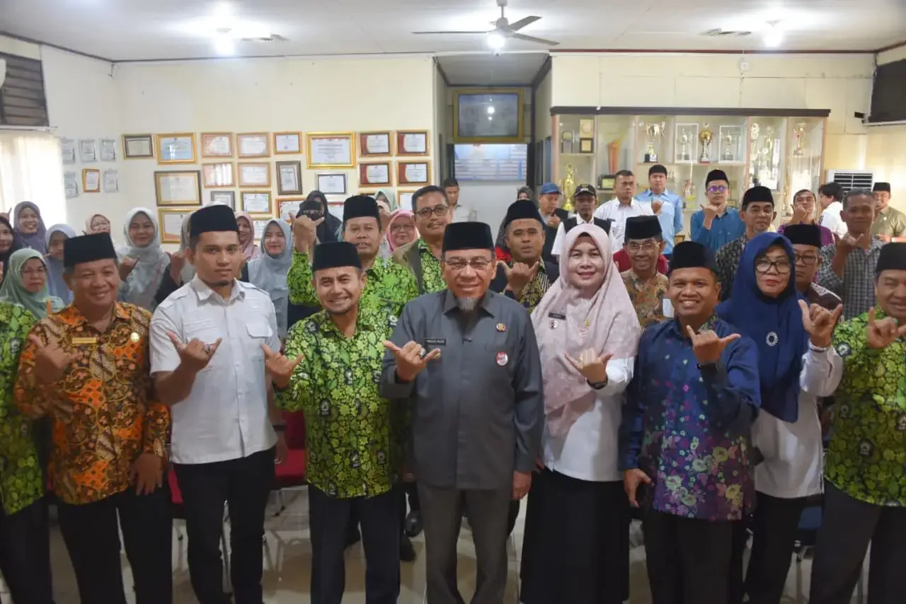 Wakil Wali Kota Padang, Maigus Nasir mengajak Pengurus Dewan Masjid Indonesia (DMI) se-Kota Padang untuk menyukseskan berbagai program keagamaan di Kota Padang.