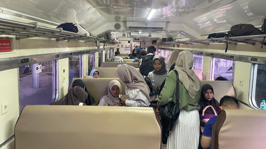 100-ribu-penumpang-padati-ka-pariaman-ekspres-selama-libur-nataru