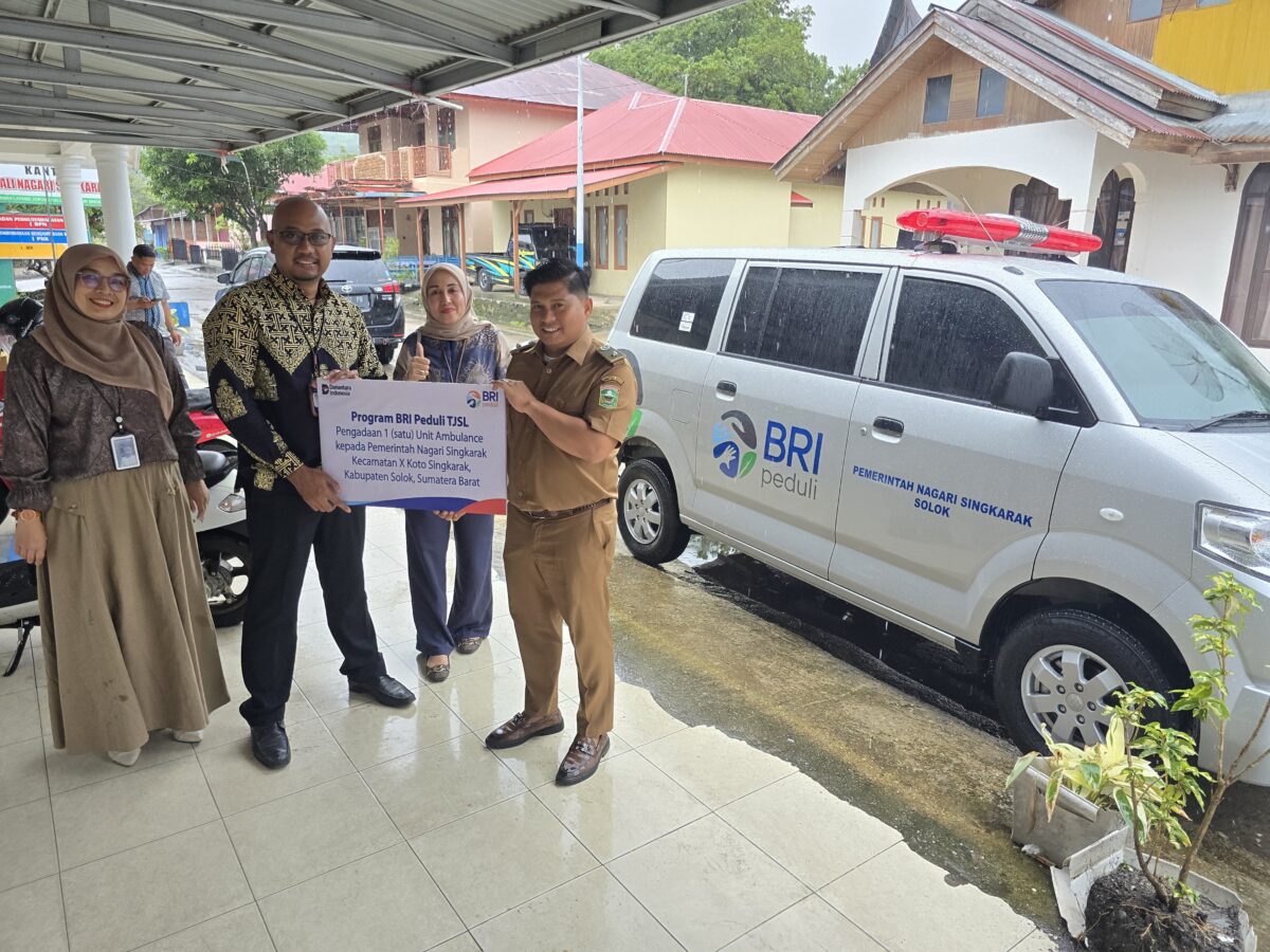 bri-solok-salurkan-bantuan-ambulans-untuk-dukung-layanan-kesehatan-nagari-singkarak