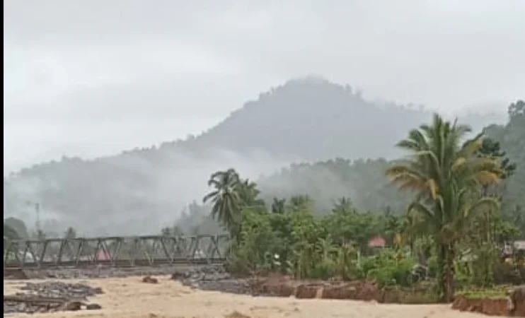 banjir-terjang-jalan-koto-tuo-padang,-akses-transportasi-ke-batu-busuk-putus-total