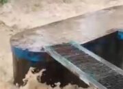 hujan-deras,-material-sedimen-penuhi-intake-perumda-am-padang