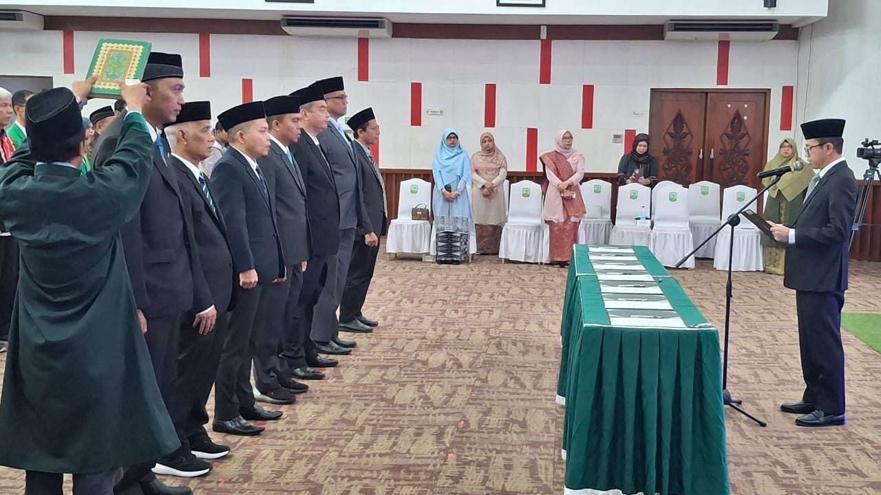menuju-world-class-university,-rektor-unand-lantik-7-pejabat-strategis-dan-canangkan-4-pilar-transformasi