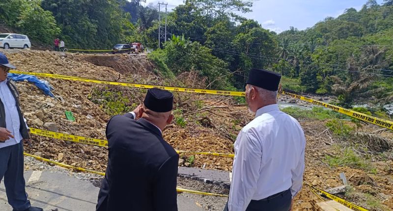 jalan-rusak-akibat-bencana-di-talu-diusulkan-pindah-jalur,-mahyeldi:-lokasi-awal-berisiko