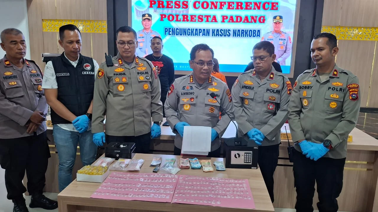 polsek-lubeg-bongkar-peredaran-sabu-di-pasar-gaung,-bandar-wanita-diciduk