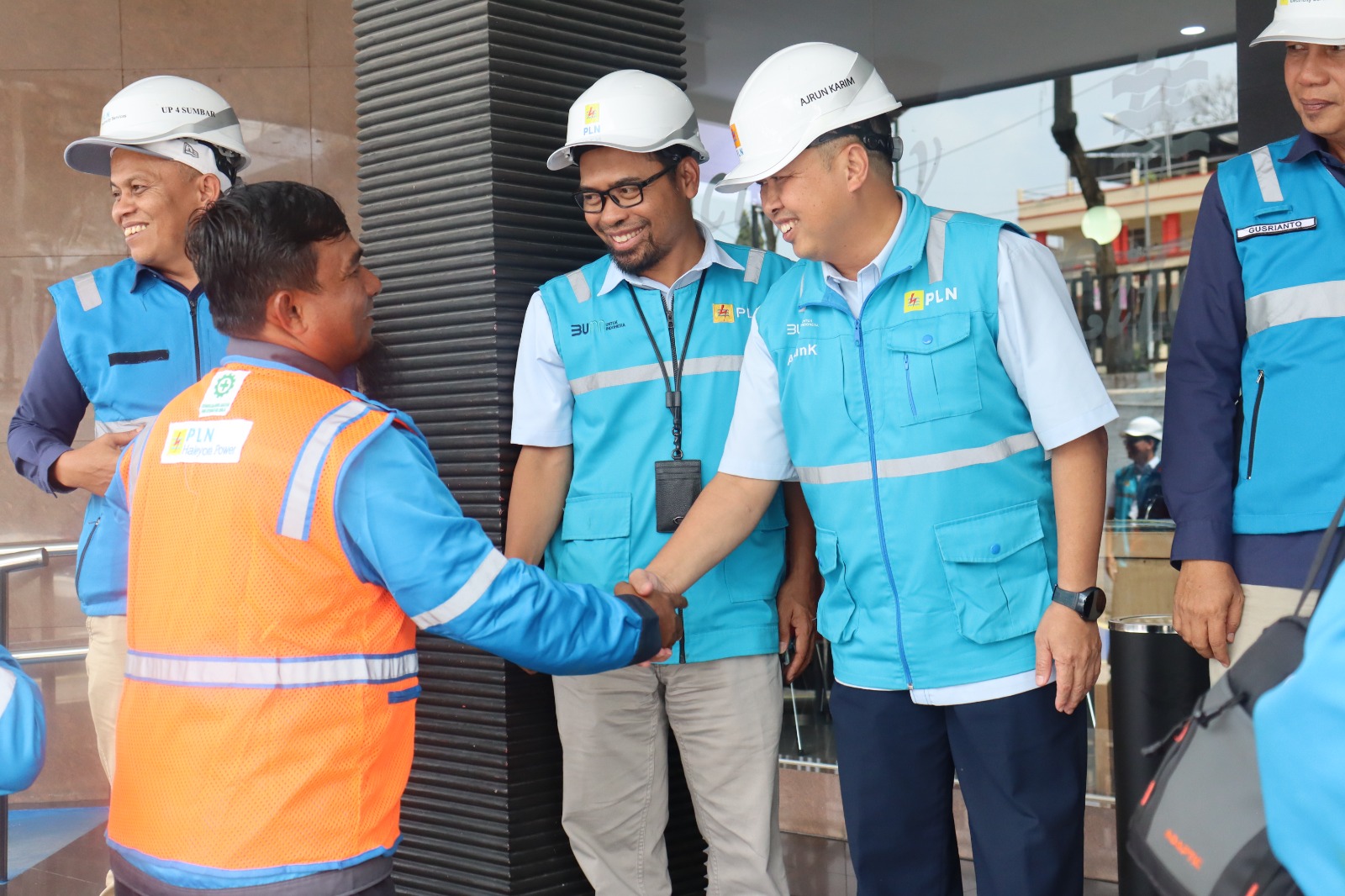 tim-relawan-batch-1-tuntas-bertugas-di-aceh,-pln-uid-sumbar-apresiasi-jejak-pengabdian-tanpa-henti