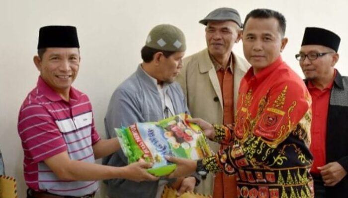 IKLA Riau Ulurkan Tangan, Bantu Korban Banjir Agam Bangkit