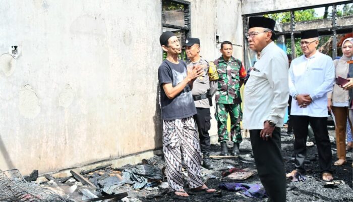 Pemko Padang Sigap Salurkan Bantuan Korban Kebakaran