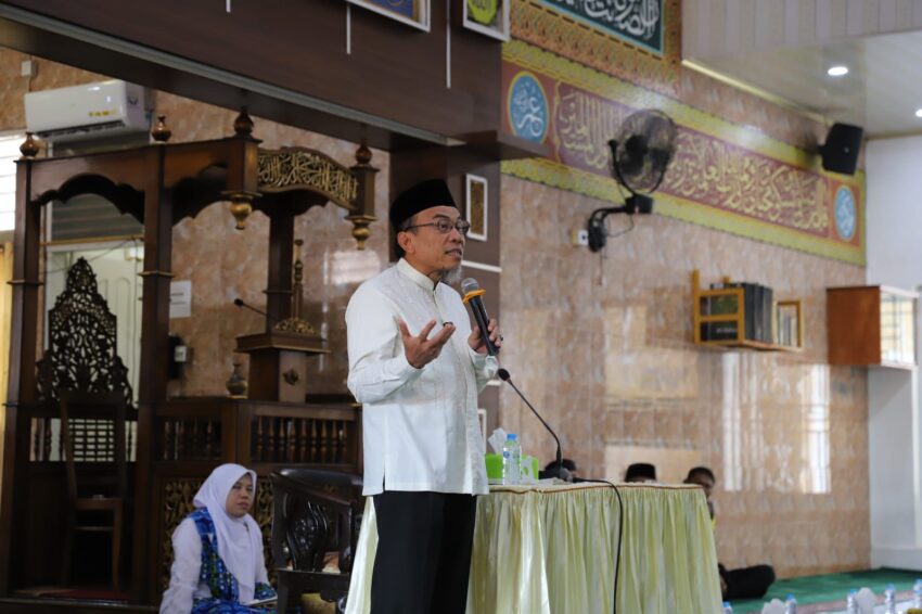 hadiri-pertemuan-bkmt-nanggalo,-maigus-nasir-ajak-ibu-ibu-dukung-program-smart-surau