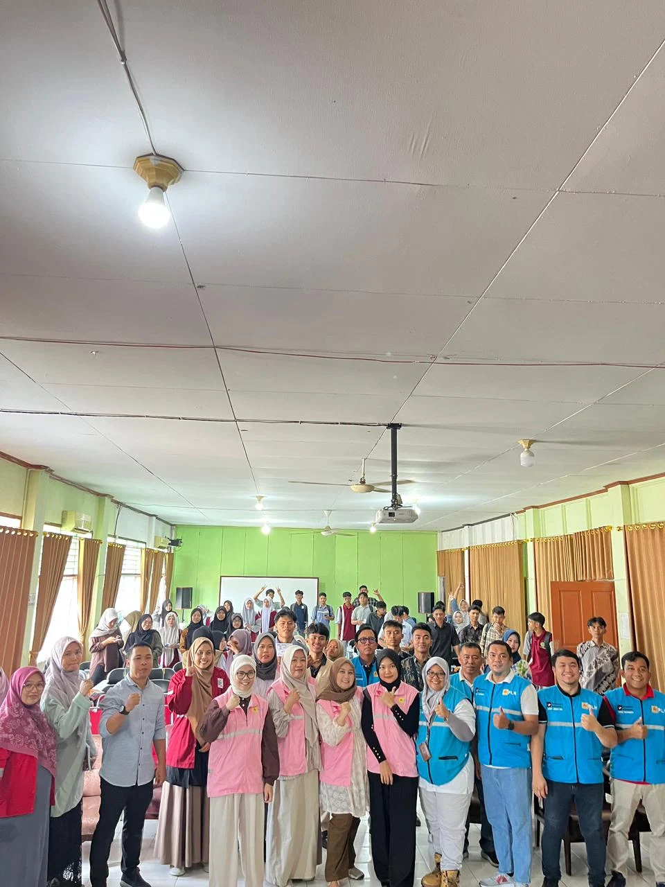 pln-up3-padang-berikan-edukasi-kelistrikan-dan-pengenalan-pln-mobile-kepada-civitas-politeknik-aisyiah-sumbar
