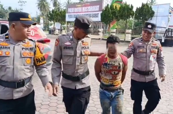 terduga-curanmor-diserahkan-ke-polisi-usai-tertangkap-warga-di-padang-pariaman
