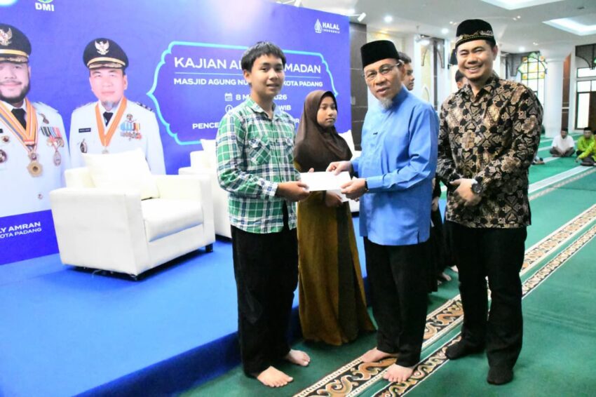wawako-padang-maigus-nasir-apresiasi-bantuan-aqua-solok-untuk-masjid-terdampak-bencana