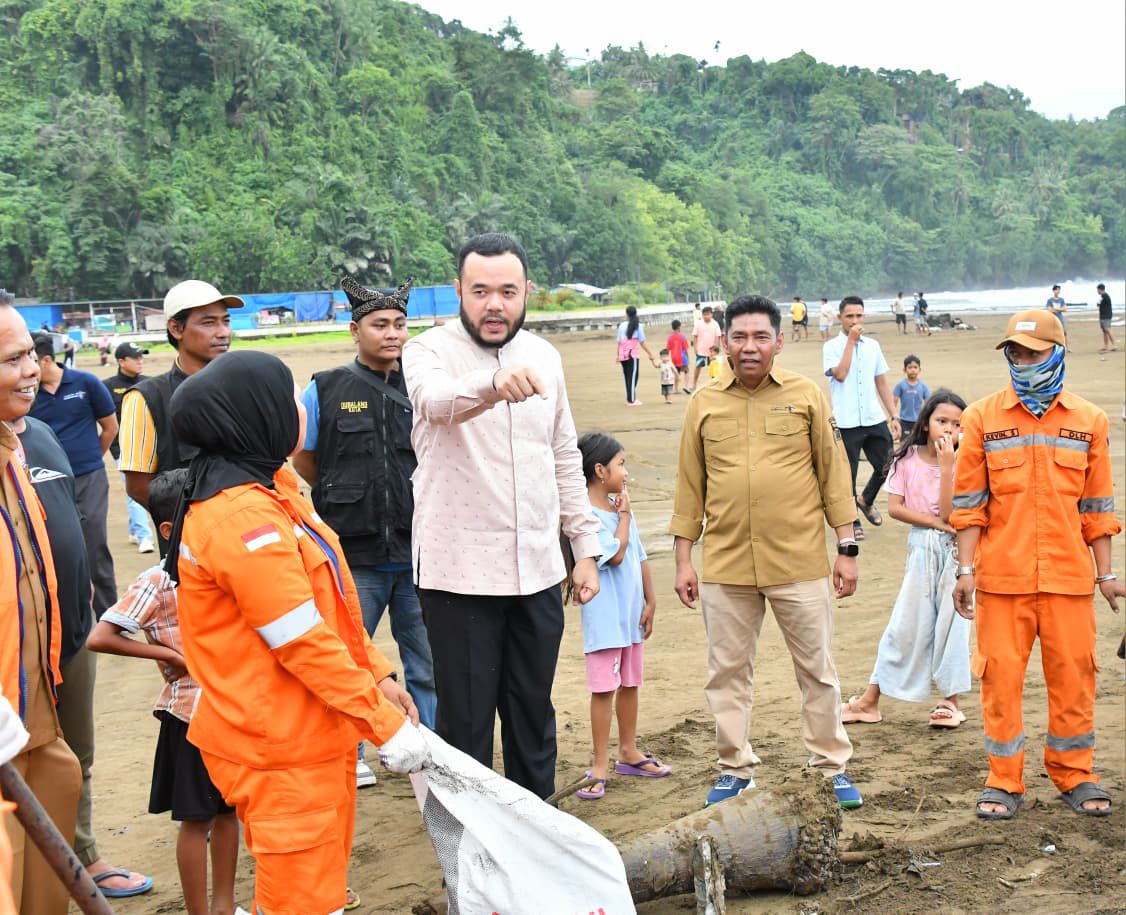 jelang-lebaran,-pemko-padang-benahi-pantai-air-manis-dan-perketat-pengawasan-wisata