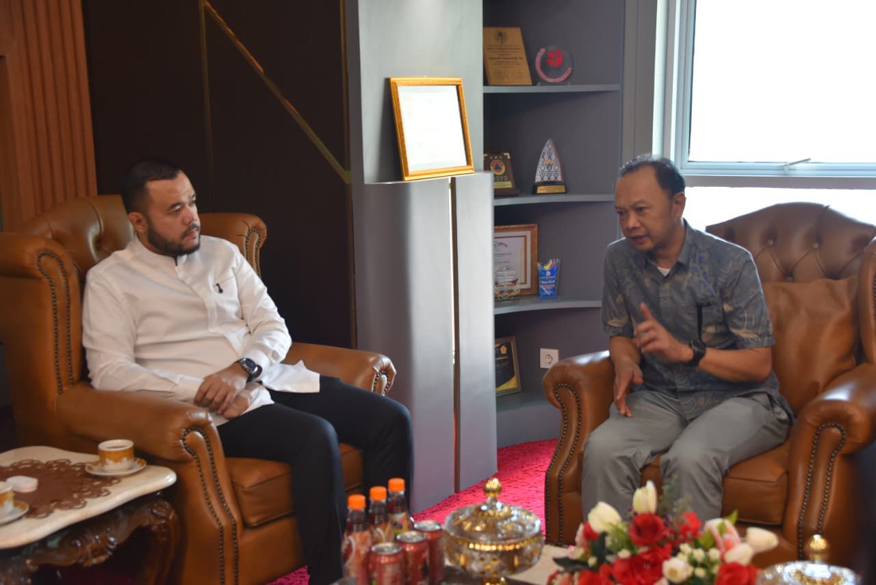Pemerintah Kota Padang mempercepat langkah penanganan sampah melalui rencana pembangunan Pembangkit Listrik Tenaga Sampah (PSEL) di Tempat Pembuangan Akhir (TPA) Air Dingin.