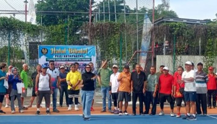 70 Petenis Kota Padang Ramaikan Turnamen Tenis Eksekutif