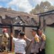 rumah-yulmiati-di-sirukam-solok-ludes-terbakar,-warga-bergotong-royong-padamkan-api