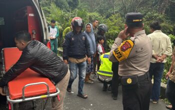 Tim Gabungan Evakuasi Tujuh Korban Mobil Terperosok Jurang di Lembah Anai