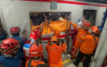 Menhub Pastikan Evakuasi Cepat Tabrakan KRL Bekasi Timur