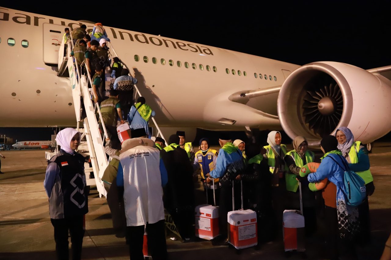 393-jemaah-haji-kloter-gabungan-sumbar-bengkulu-resmi-bertolak-ke-madinah
