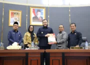 masa-sidang-iii-dibuka,-fadly-amran-harap-kolaborasi-pemko-padang-dprd-kian-kuat-untuk-percepatan-pembangunan