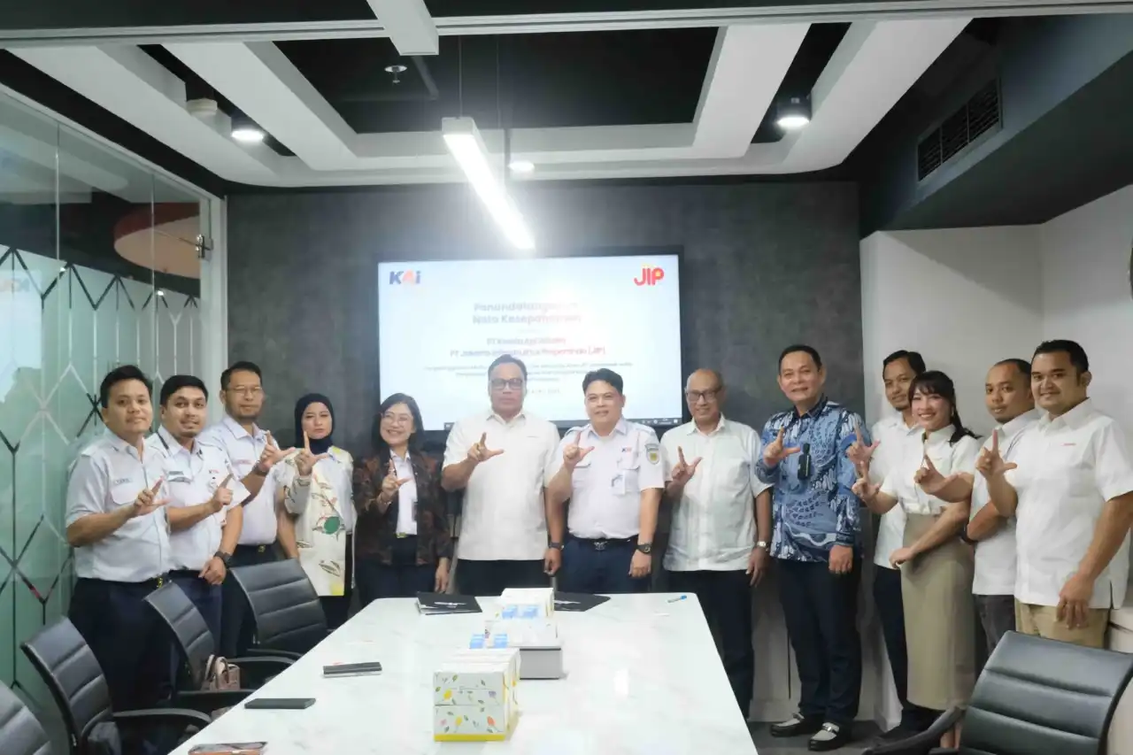 PT Jakarta Infrastruktur Propertindo (JIP) memperkuat perannya dalam pengembangan infrastruktur digital transportasi publik melalui penandatanganan Nota Kesepahaman (Memorandum of Understanding/MoU) dengan PT Kereta Api Pariwisata (KAI Pariwisata)
