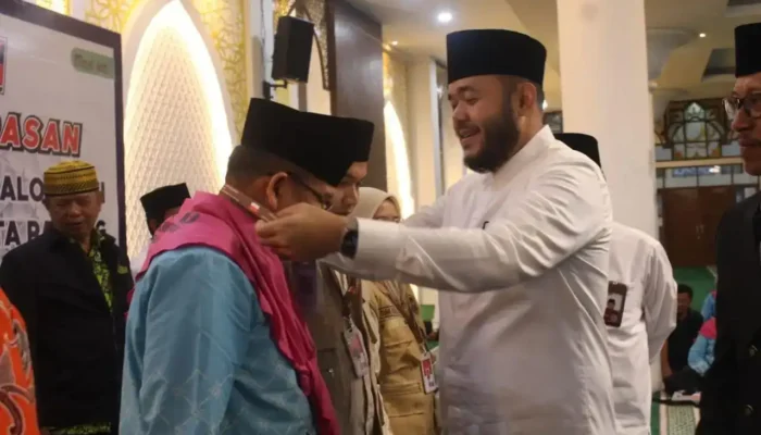 Wali Kota Lepas 386 Jemaah Haji Kloter 1 Kota Padang