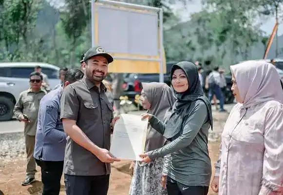 Anggota Komisi V DPR RI, Zigo Rolanda, menghadiri peresmian Pasar Baru Pakan Salasa di Nagari Alam Pauh Duo, Kecamatan Pauh Duo, Selasa (28/4/2026), di sela agenda resesnya di Kabupaten Solok Selatan.