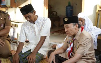 Wawako Padang Kunjungi Keluarga Dua Anak yang Hilang Terseret Ombak di Pantai Ujung Karang