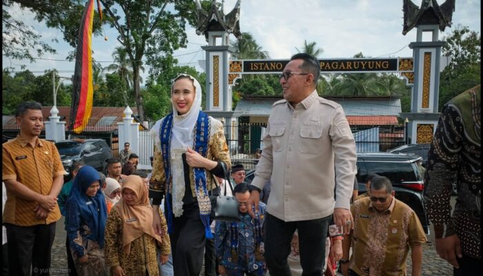 Menpar Dorong Promosi Istano Basa Pagaruyung Jadi Destinasi Ikonik