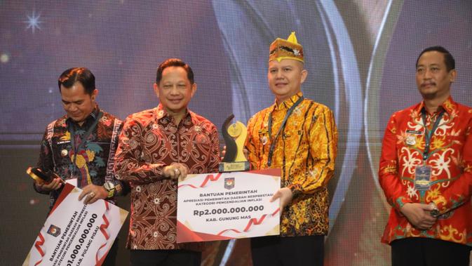 mendagri-apresiasi-daerah-berprestasi:-perlu-keseimbangan-pengawasan-dan-insentif