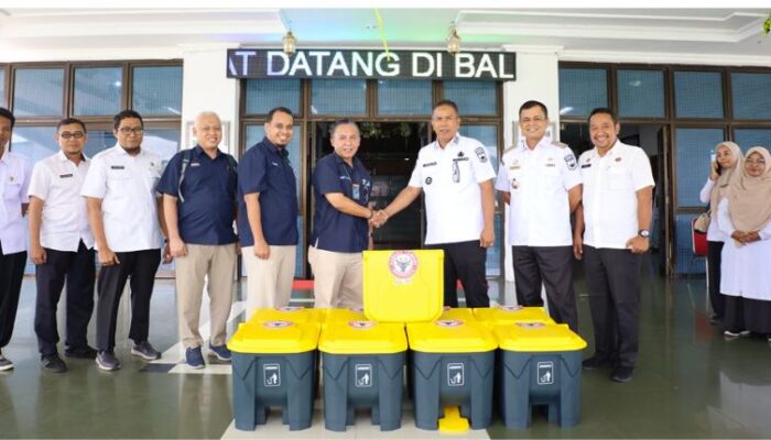 Pemko Pariaman Terima Bantuan Tong Sampah Terpilah untuk Pemanfaatan Sampah