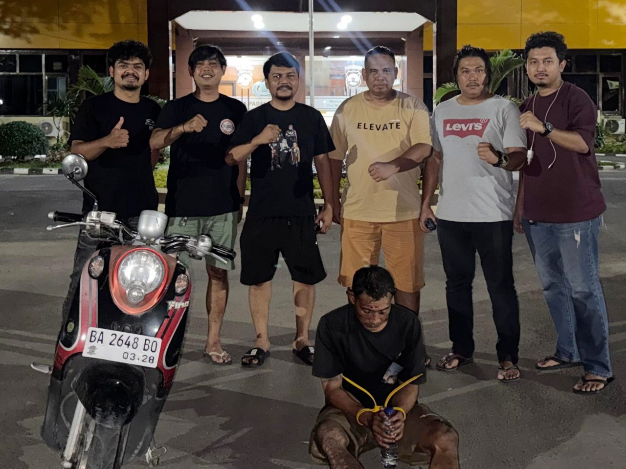residivis-curanmor-ditangkap-massa-di-pasar-raya-padang,-tim-klewang-amankan-pelaku