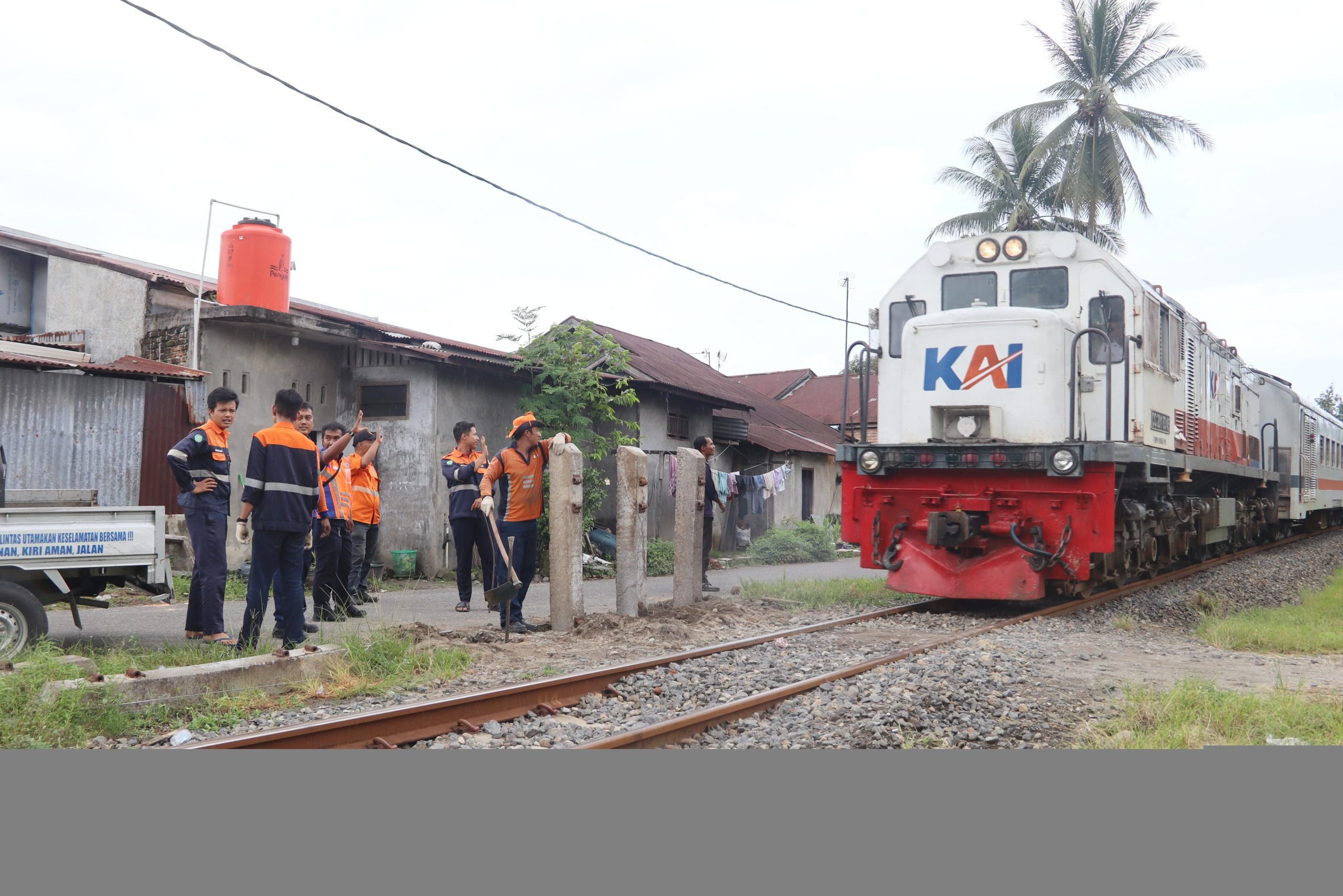 kai-divre-ii-sumbar-tutup-perlintasan-liar-di-padang-pariaman