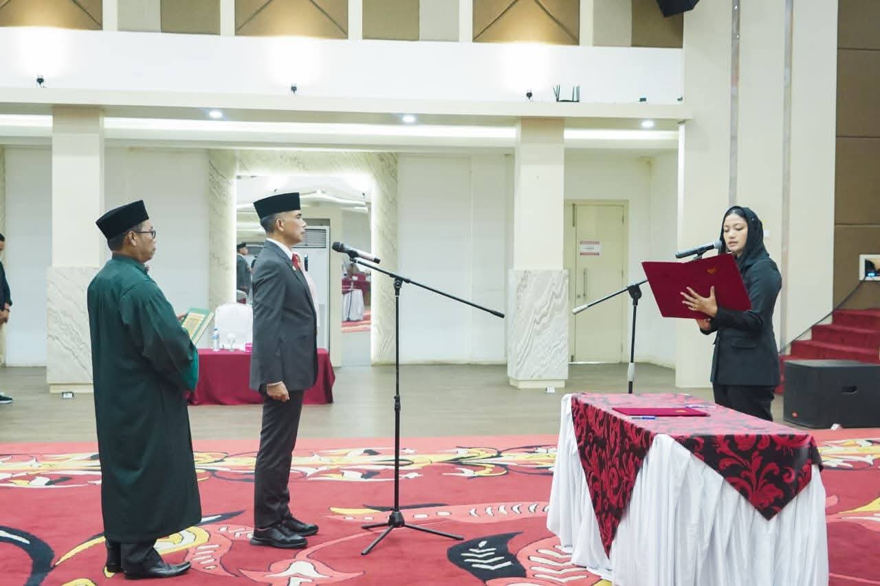 bupati-annisa-lantik-medison-jadi-sekda-definitif-dharmasraya