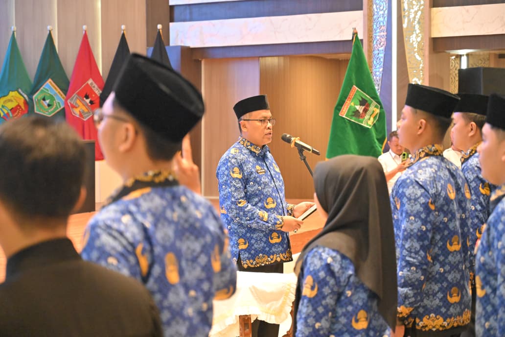 ambil-sumpah-pns,-sekda-sumbar:-komitmen-moral-dan-spiritual,-bukan-sekadar-formalitas
