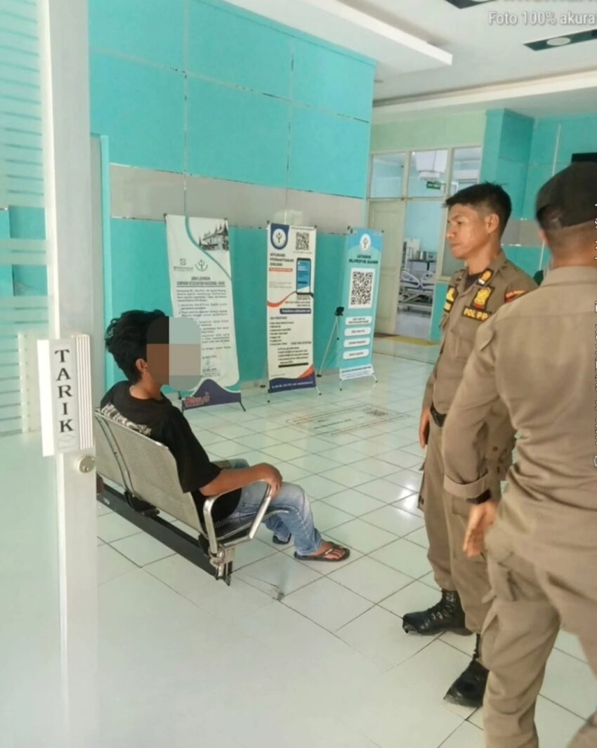 pria-mengamuk-di-padang-dievakuasi-satpol-pp-ke-rsj-saanin