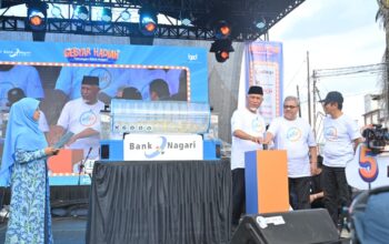 Mahyeldi Dorong Tabungan Bank Nagari Gerakkan Ekonomi Daerah
